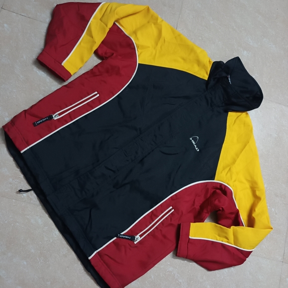 Lil bit puffy type jacket......winter collect..no cap available....original